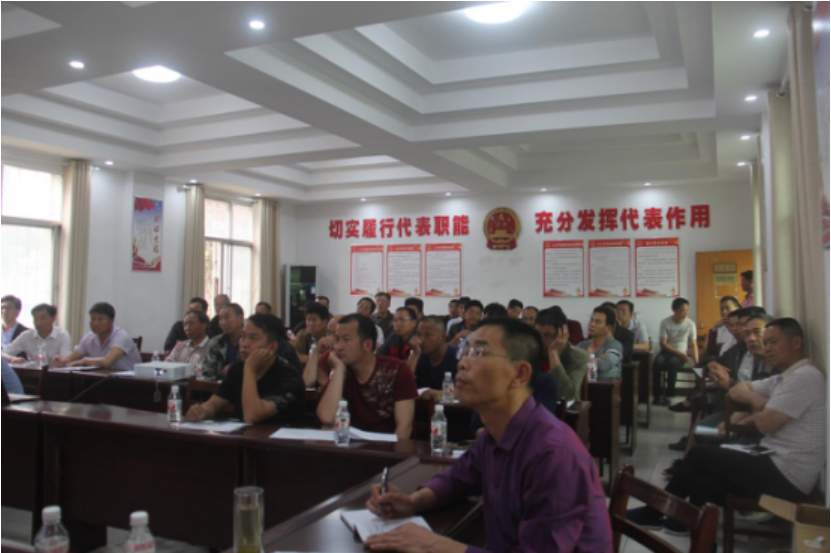 胡先勤,刘洪明两位水产养殖专家,深入咸宁赤壁市赤壁镇开展送科技下乡